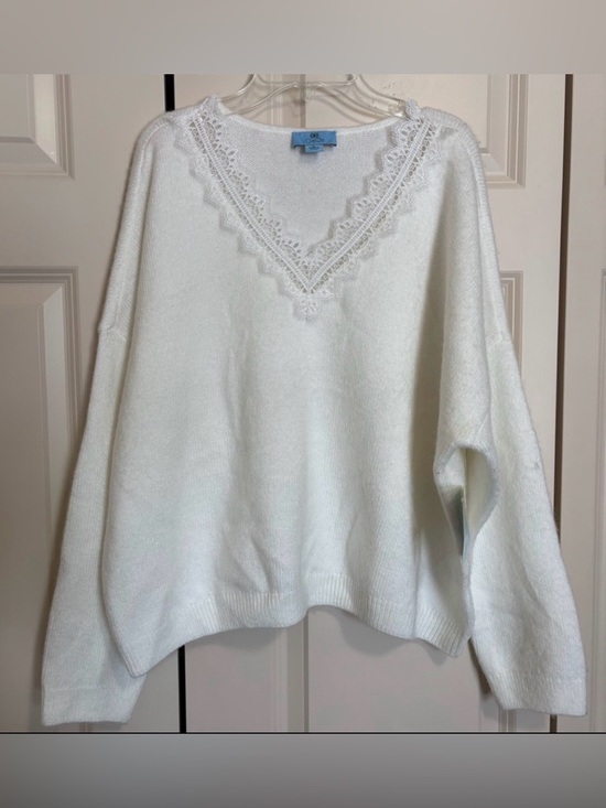 CeCe Sweaters - NWT CeCe White V-Neck Sweater with Lace Detail